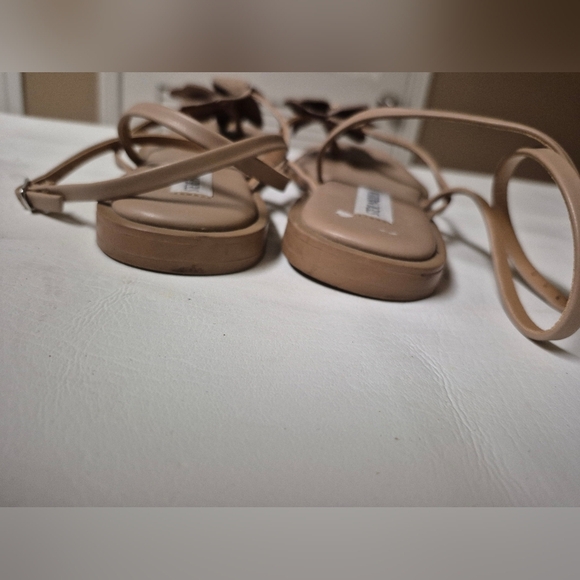 Steve Madden Beige Floral Sandals - Picture 4 of 5